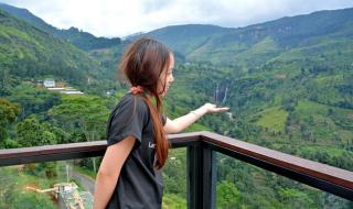 有首歌里面唱到带我到世界的另一个尽头好像是这样,后面是什么就不清楚了,清楚歌曲名告诉下,是女唱的 走到世界的尽头